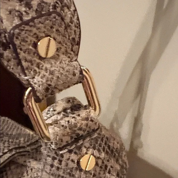 Michael Kors Elegant Snakeskin Shoulder Bag - Picture 3 of 14